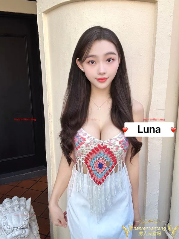 Singapore Escort Luna Profile Image